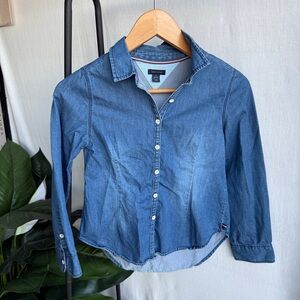 Tommy Hilfiger Lightweight Jean Button Down Shirt / Size Girls M (8/10)